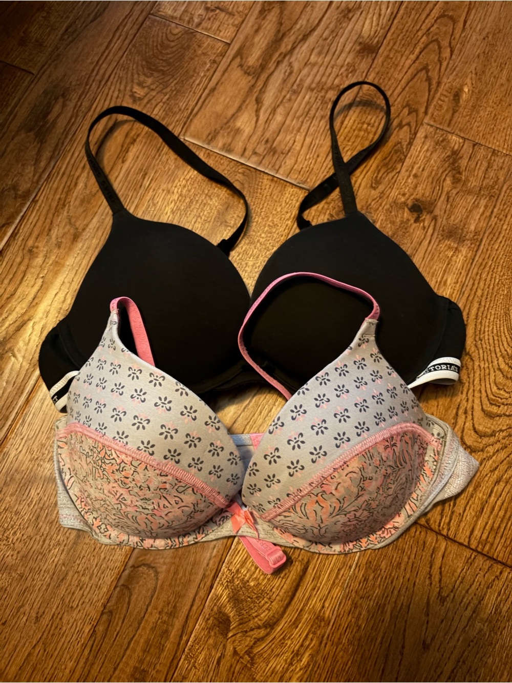 Victoria's Secret 34c lot of Black Molded Bra & Pink Floral Print Bra Set